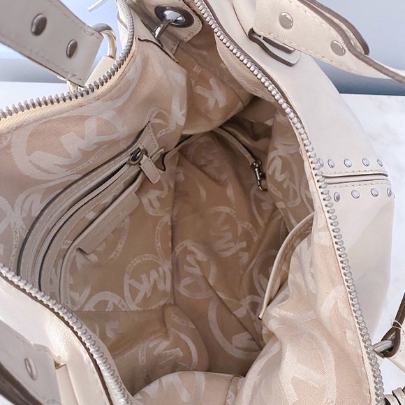 White purse, Michael Kors - Picture 3 of 5